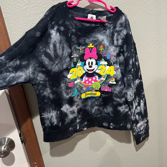 Disney Kids Black Tie-Dye Minnie Mouse Sweatshirt Resort 2024 Exclusive - Picture 4 of 4